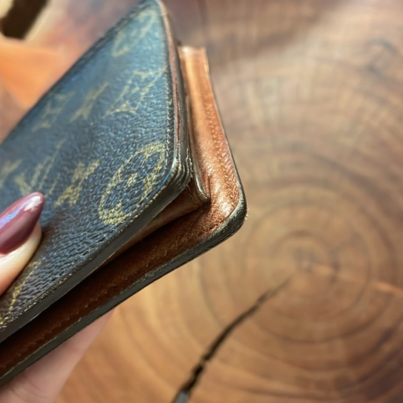 Louis Vuitton Men’s Bifold Wallet - Picture 11 of 14